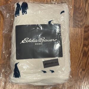 NIP Eddie Bauer Penguin fleece throw